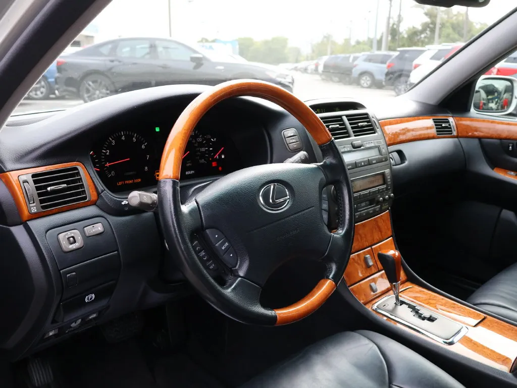 Lexus LS photo 16