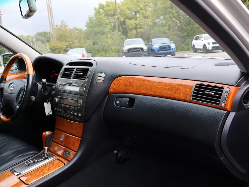 Lexus LS photo 9