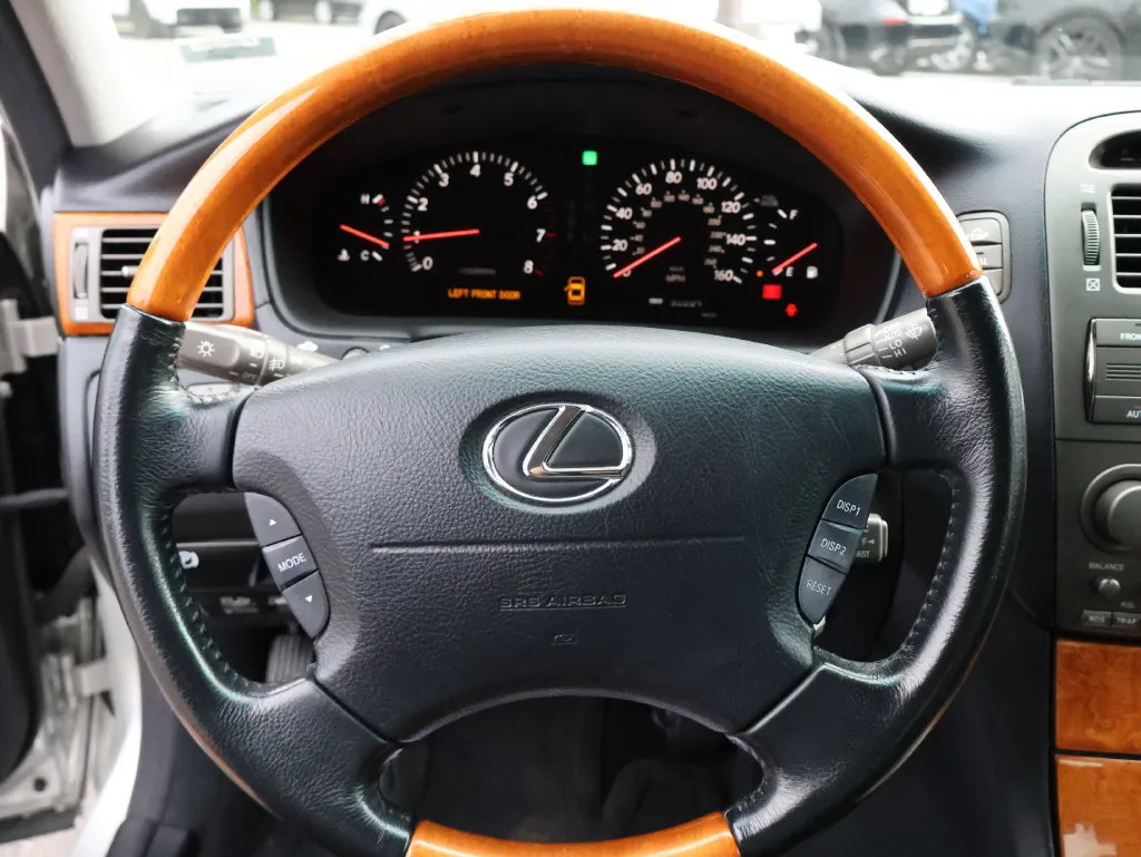 Lexus LS photo 23