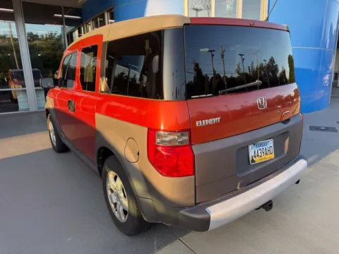More photos of 2005 Honda Element EX at Jay Wolfe Honda, MO