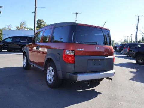 More photos of 2005 Honda Element EX at Jay Wolfe Honda, MO