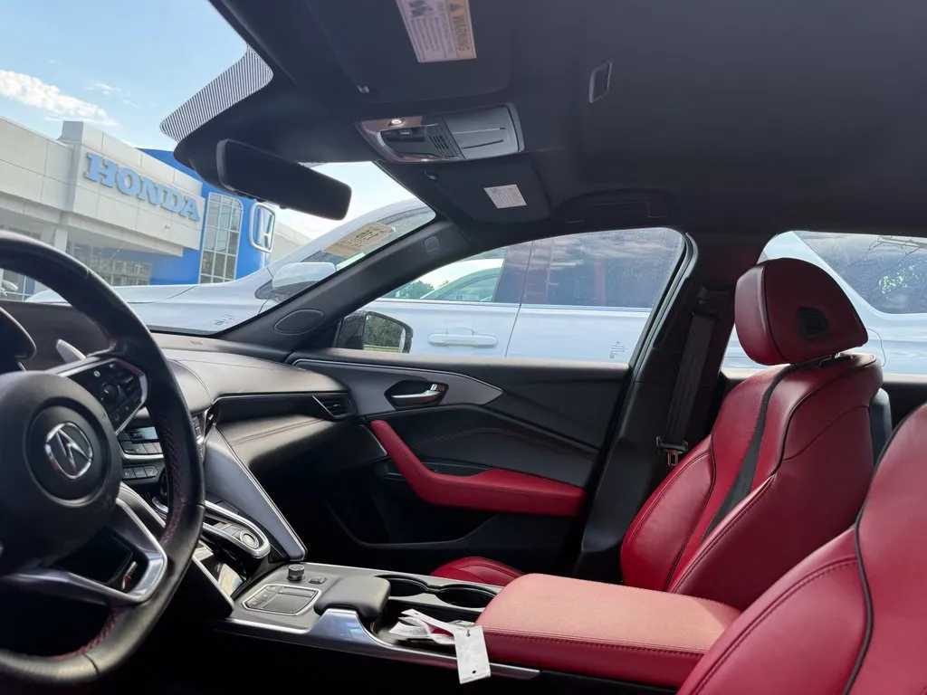 Acura TLX photo 9