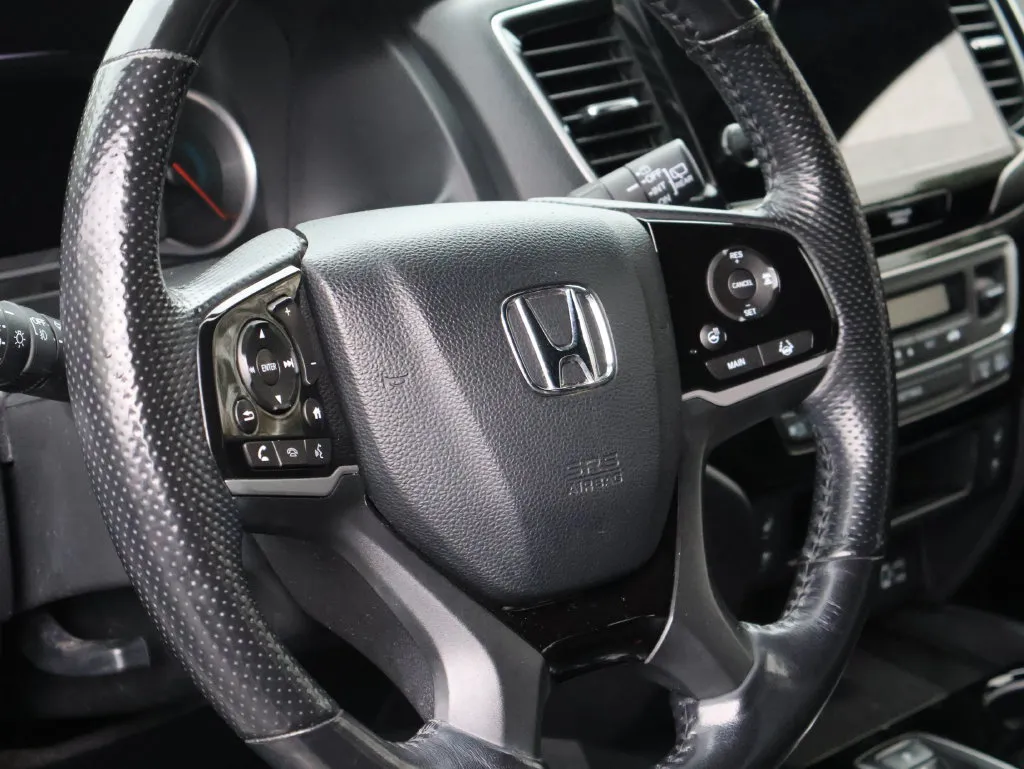 Honda Passport photo 18