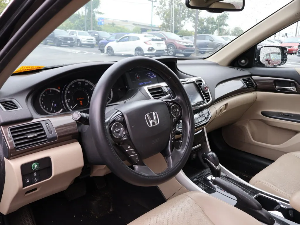Honda Accord photo 9