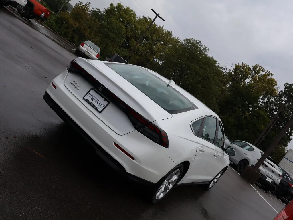 Honda Accord photo 7