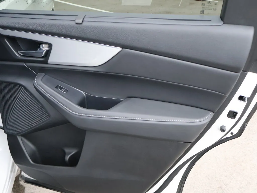 Acura MDX photo 14