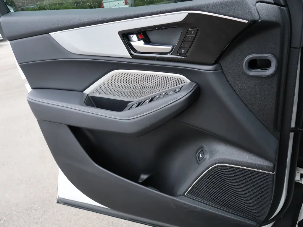 Acura MDX photo 32