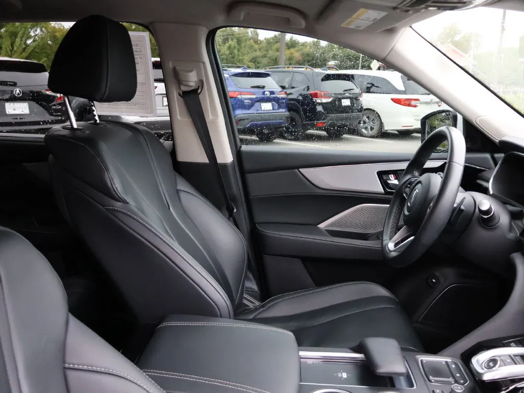 Acura MDX photo 8