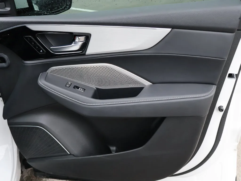 Acura MDX photo 11