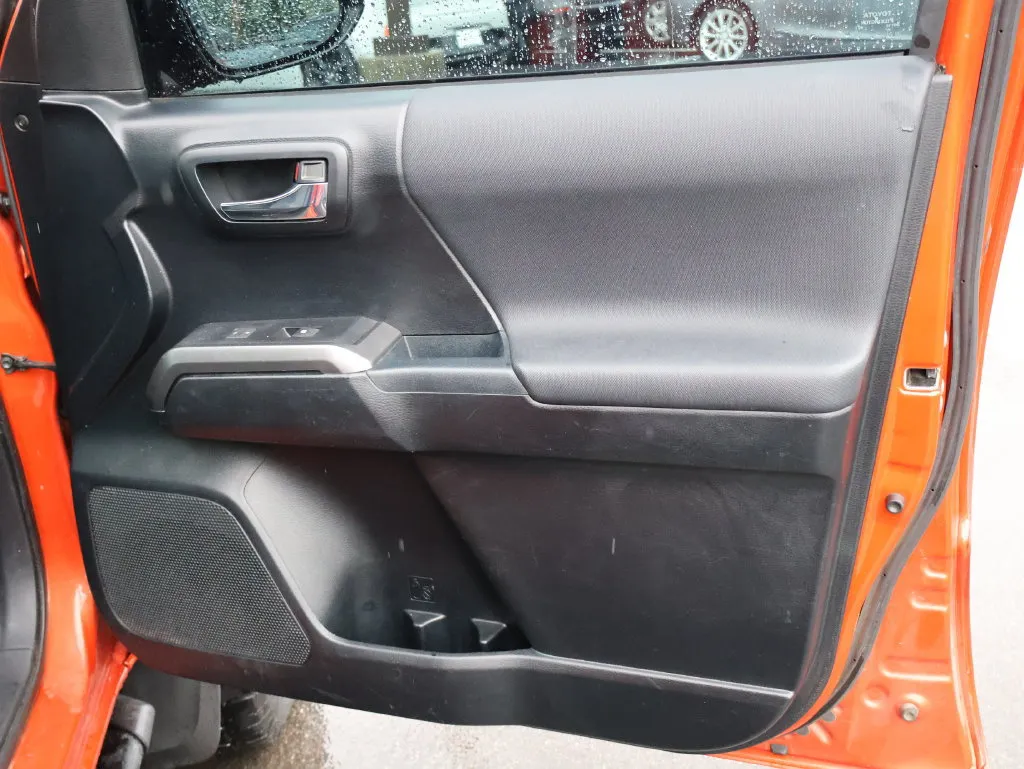 Toyota Tacoma photo 11