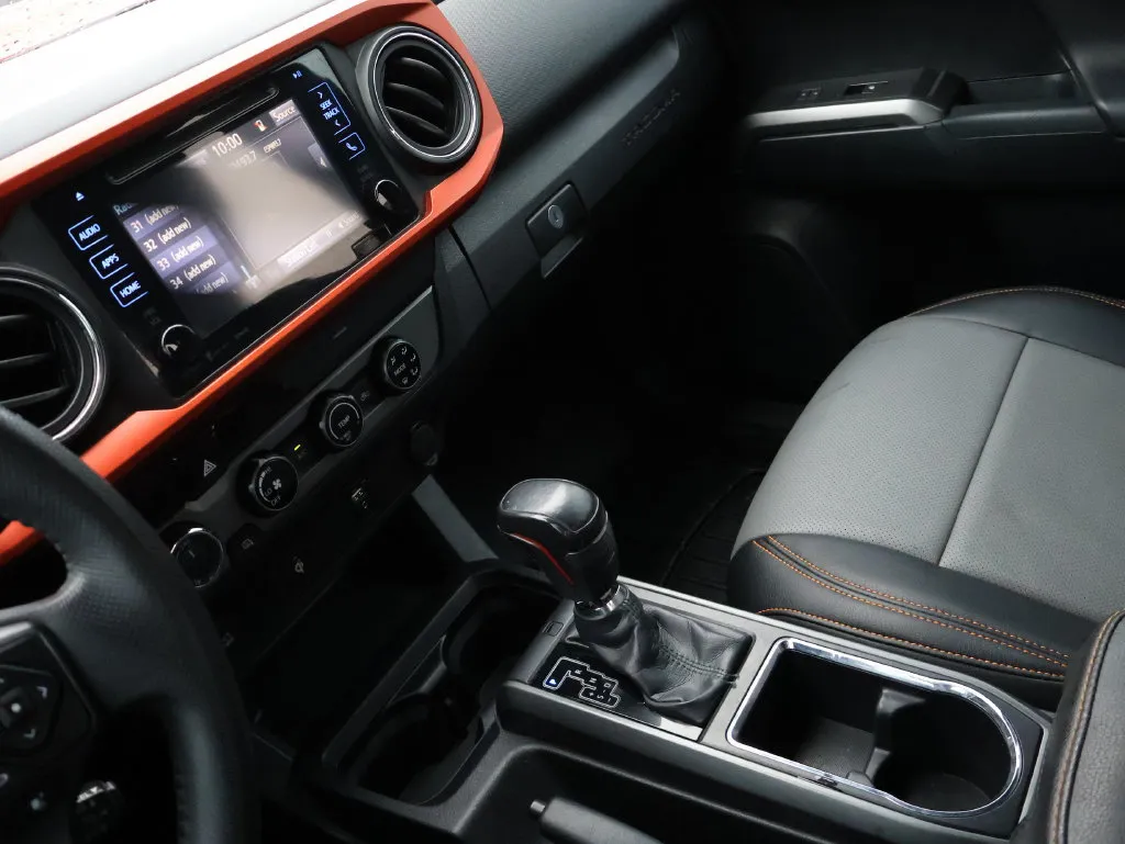 Toyota Tacoma photo 18