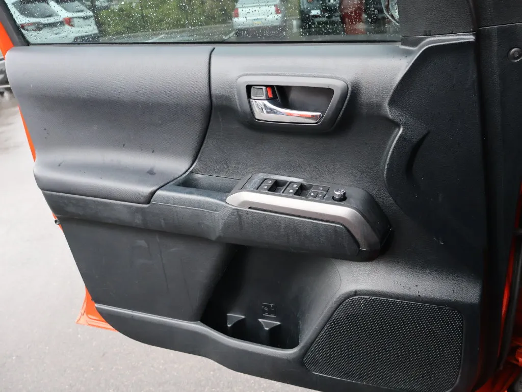 Toyota Tacoma photo 26