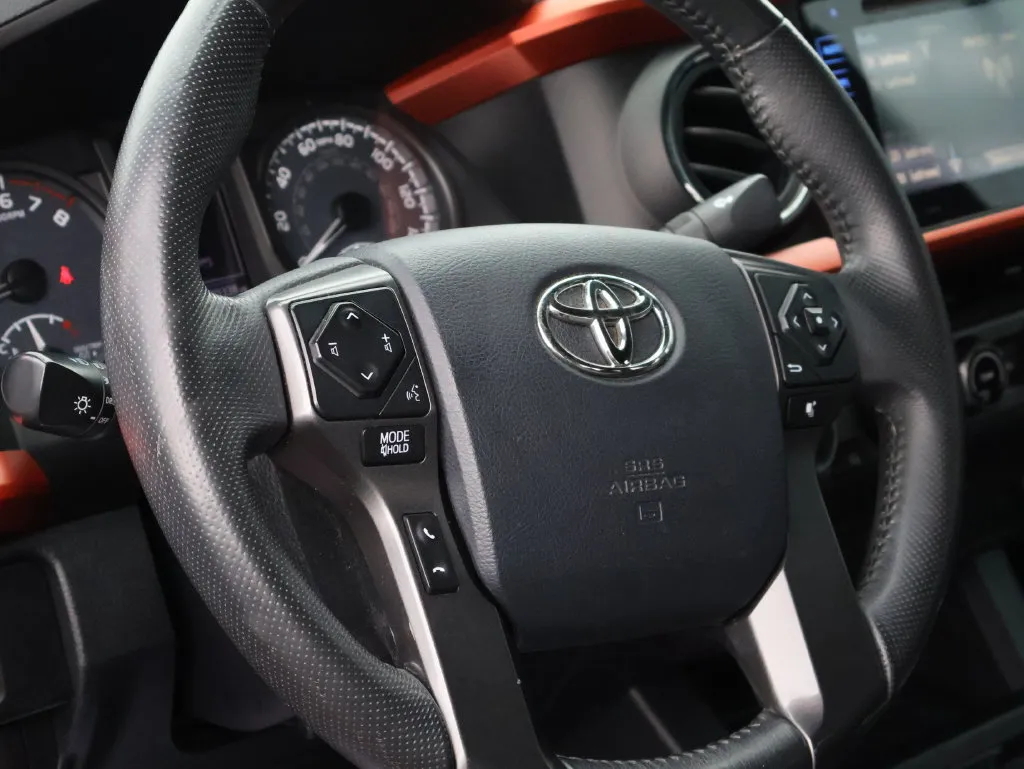 Toyota Tacoma photo 17
