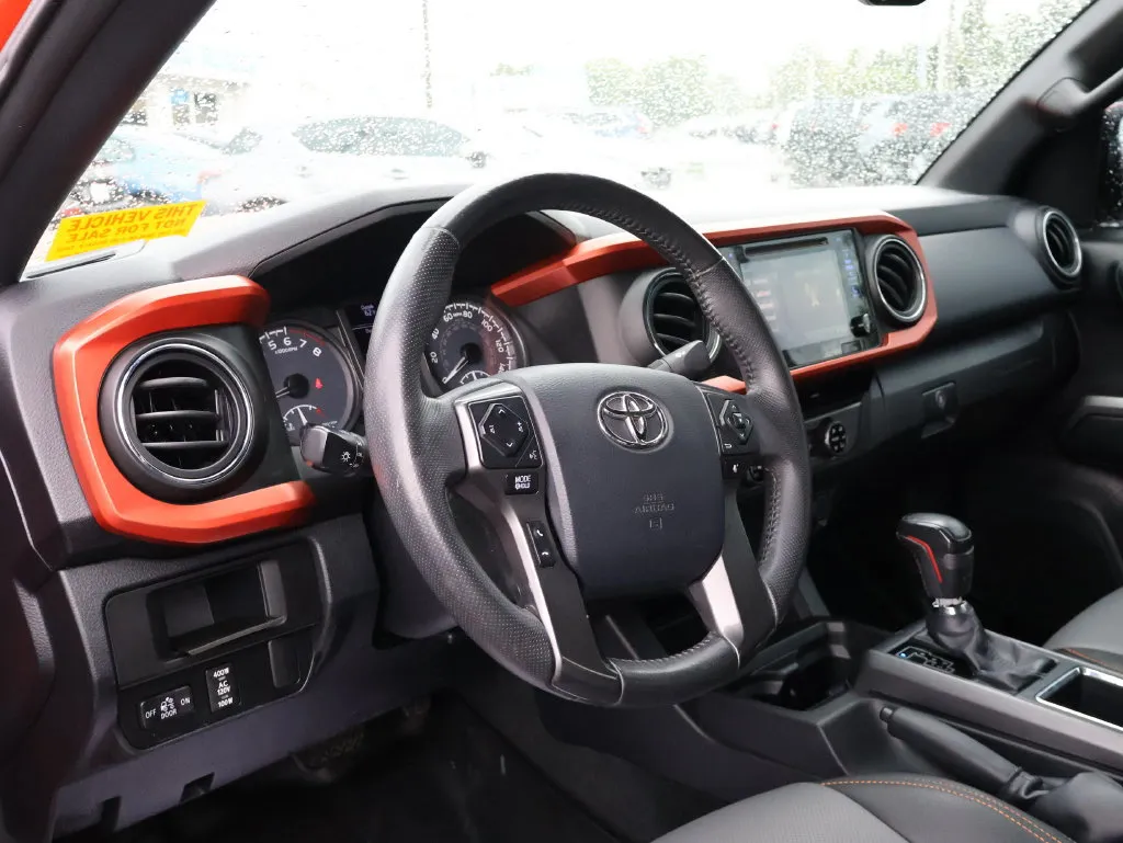 Toyota Tacoma photo 16