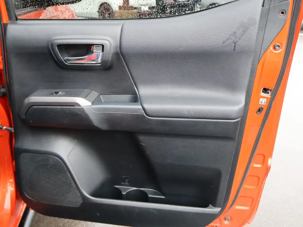 Toyota Tacoma photo 14