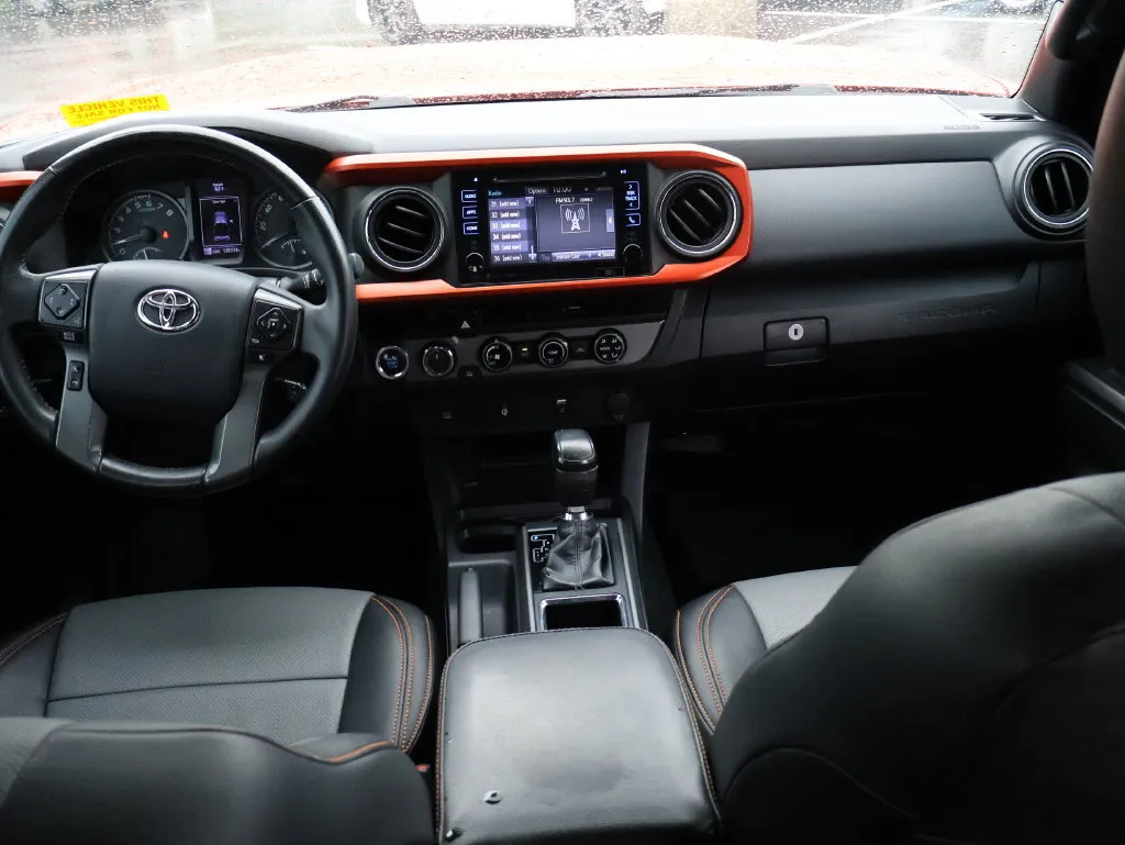 Toyota Tacoma photo 13