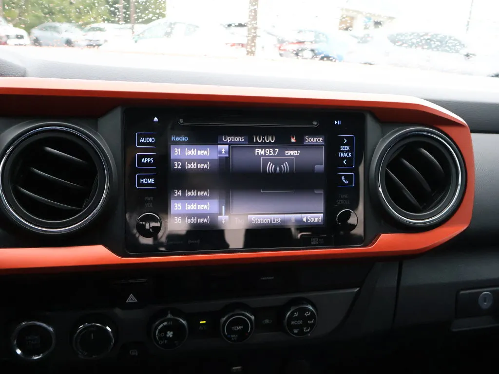 Toyota Tacoma photo 19
