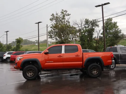More photos of 2016 Toyota Tacoma TRD Off-Road at Jay Wolfe Honda, MO