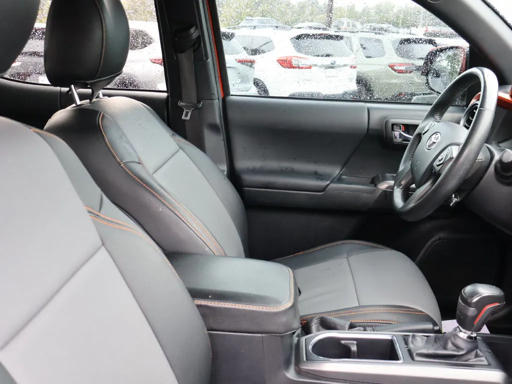 Toyota Tacoma photo 8