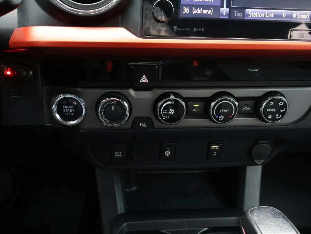 Toyota Tacoma photo 21