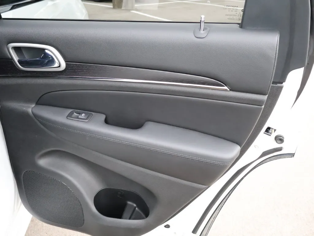 Jeep Grand Cherokee photo 14
