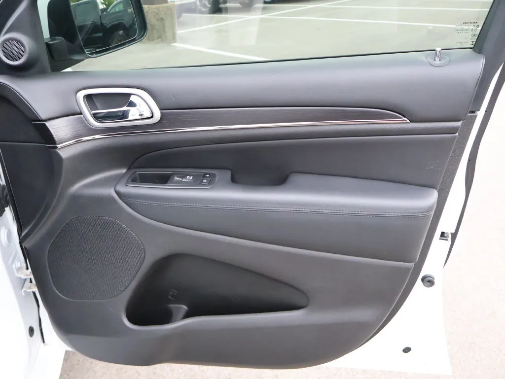 Jeep Grand Cherokee photo 11