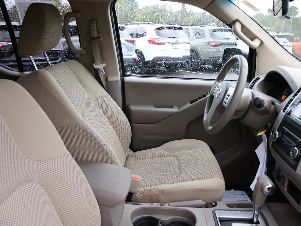 Nissan Frontier photo 8
