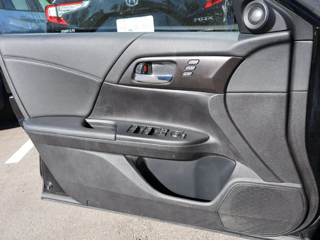 Honda Accord photo 29