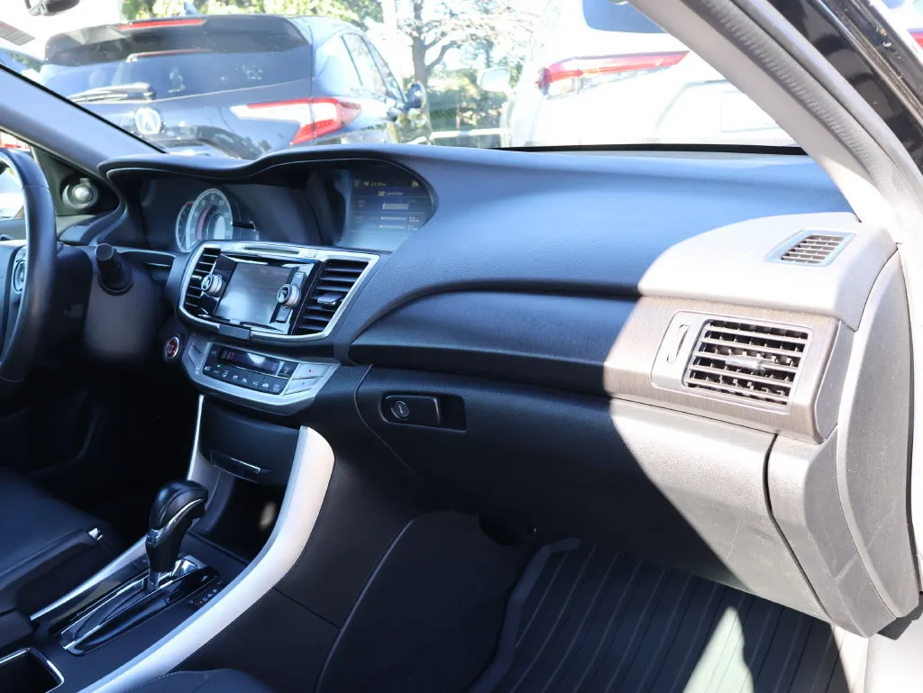 Honda Accord photo 9