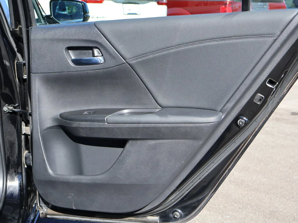 Honda Accord photo 14
