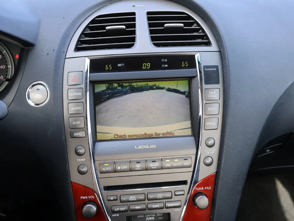 Lexus ES photo 21