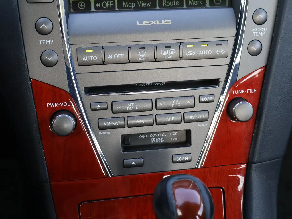 Lexus ES photo 22