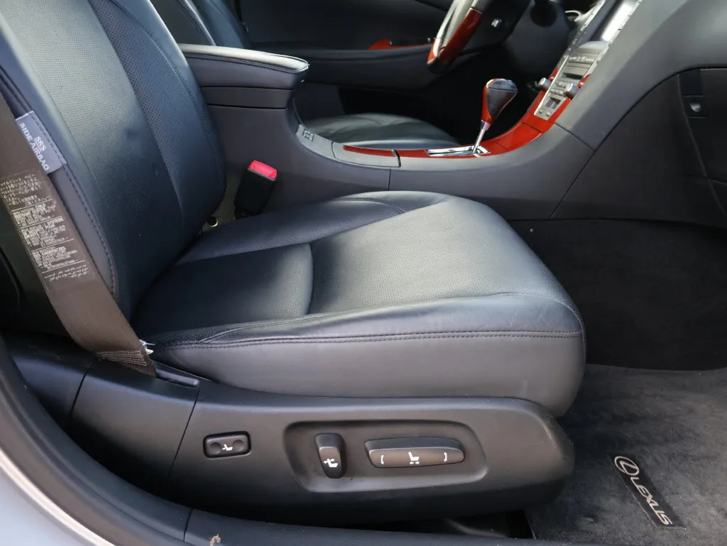 Lexus ES photo 10