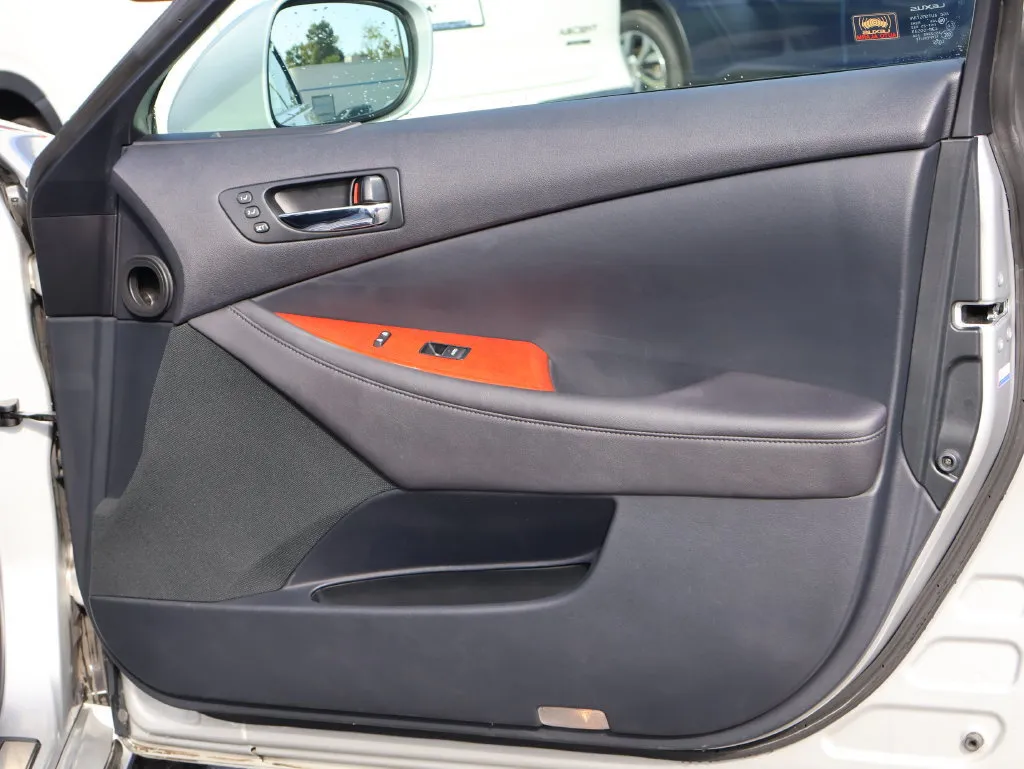 Lexus ES photo 11