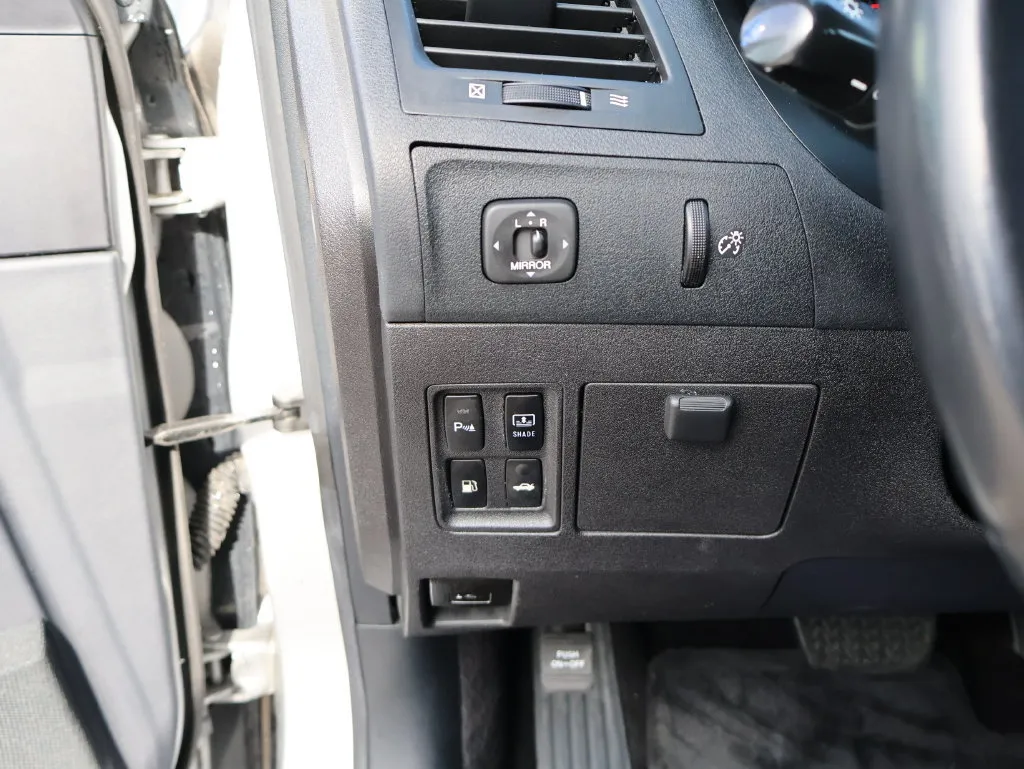 Lexus ES photo 29