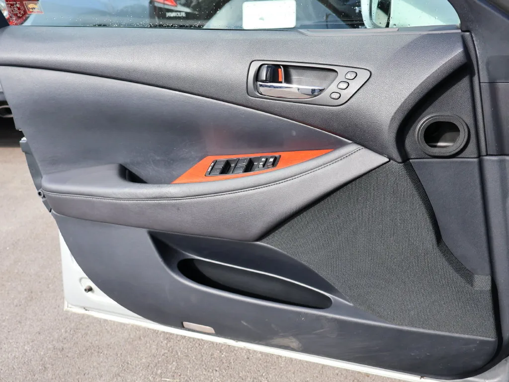Lexus ES photo 30