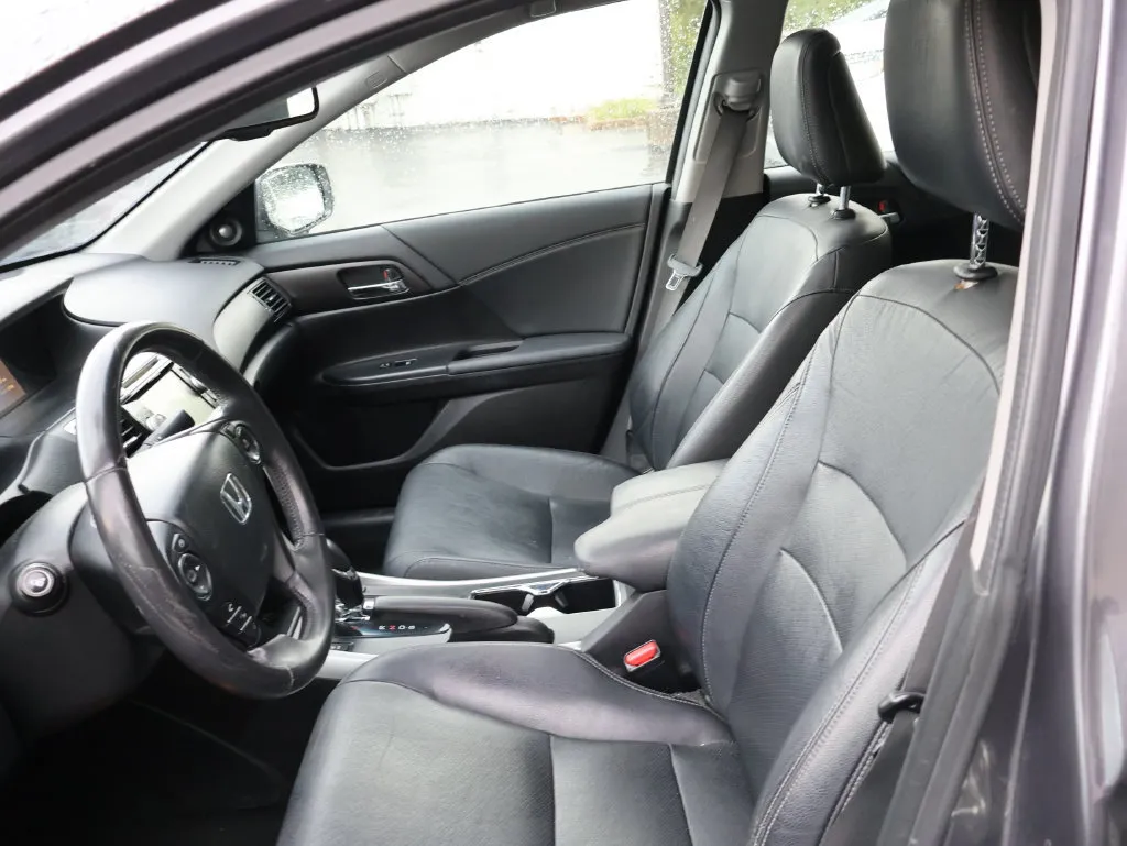 Honda Accord photo 11