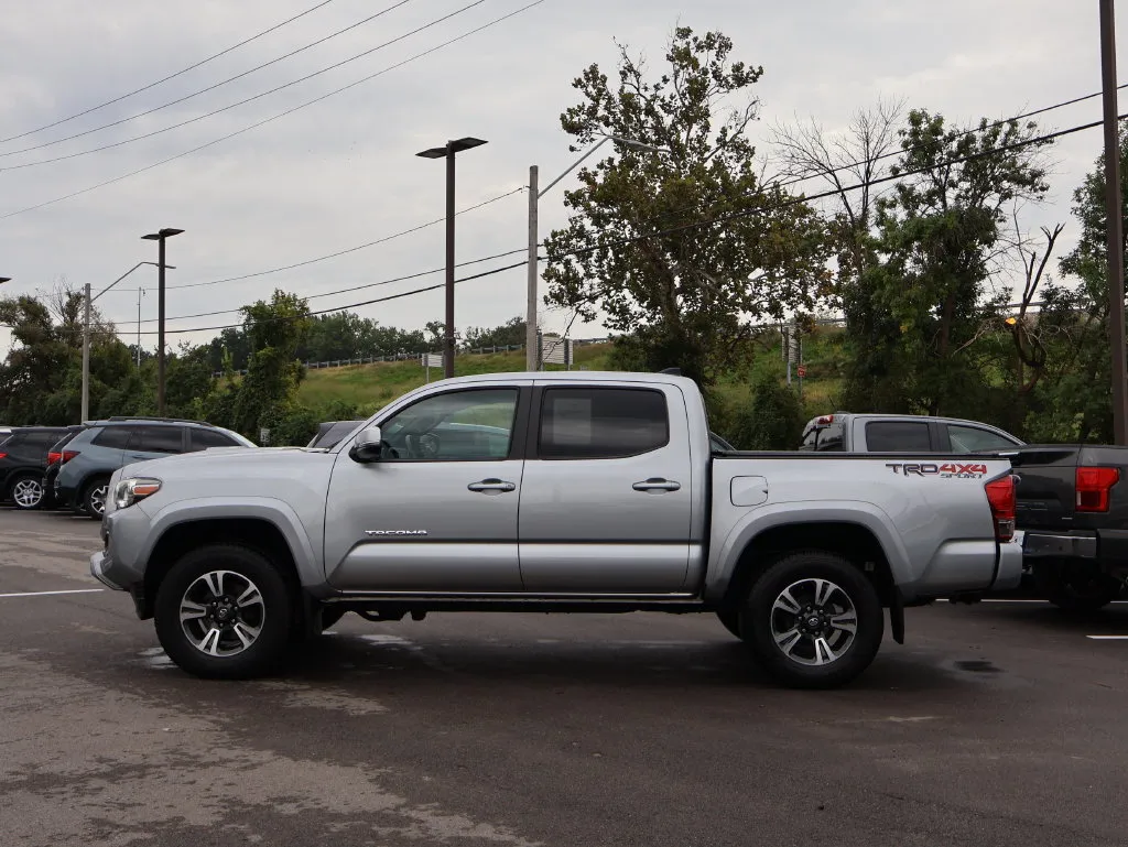 Toyota Tacoma photo 4