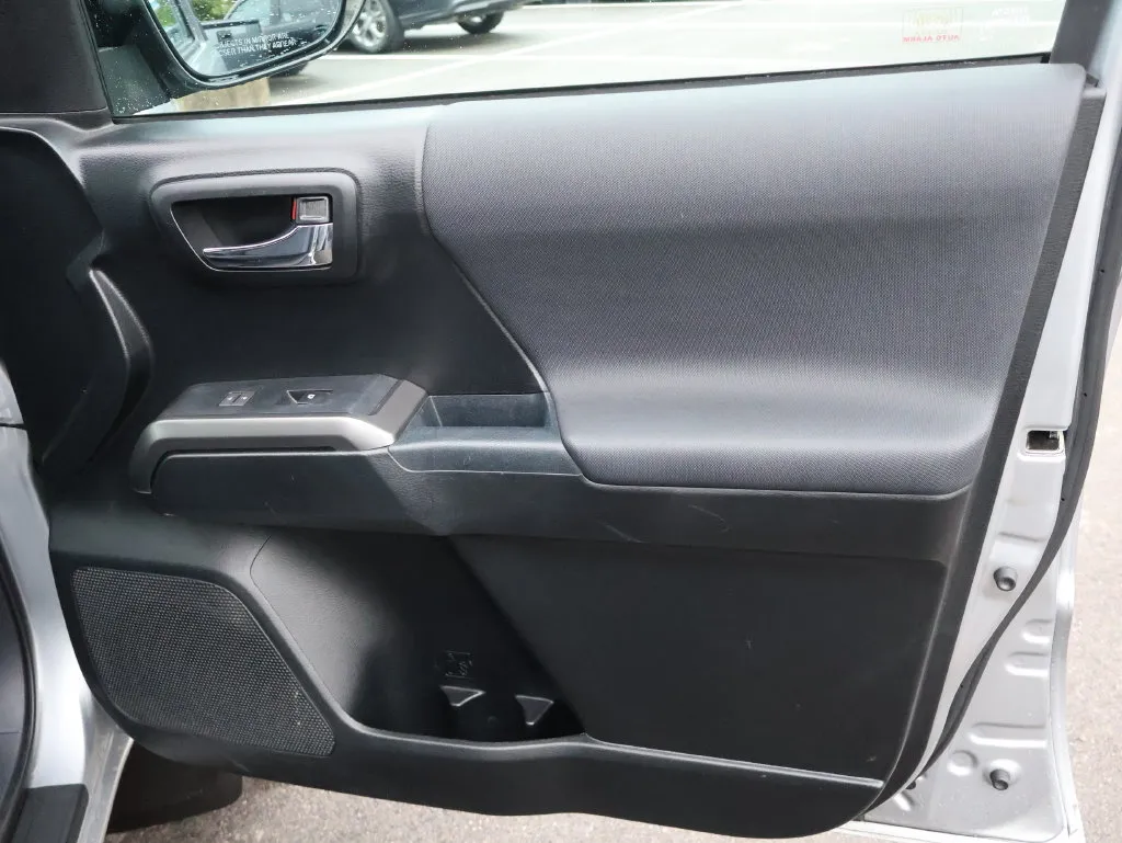 Toyota Tacoma photo 11