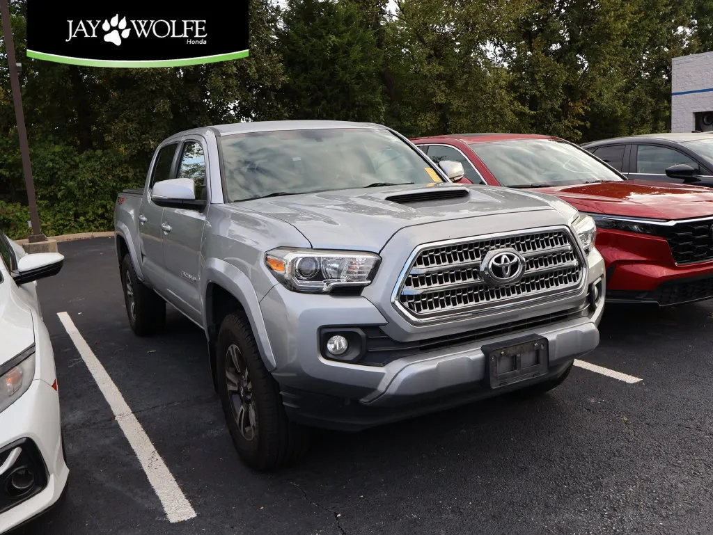 Silver 2017 Toyota Tacoma TRD Sport for sale in Kansas City, MO