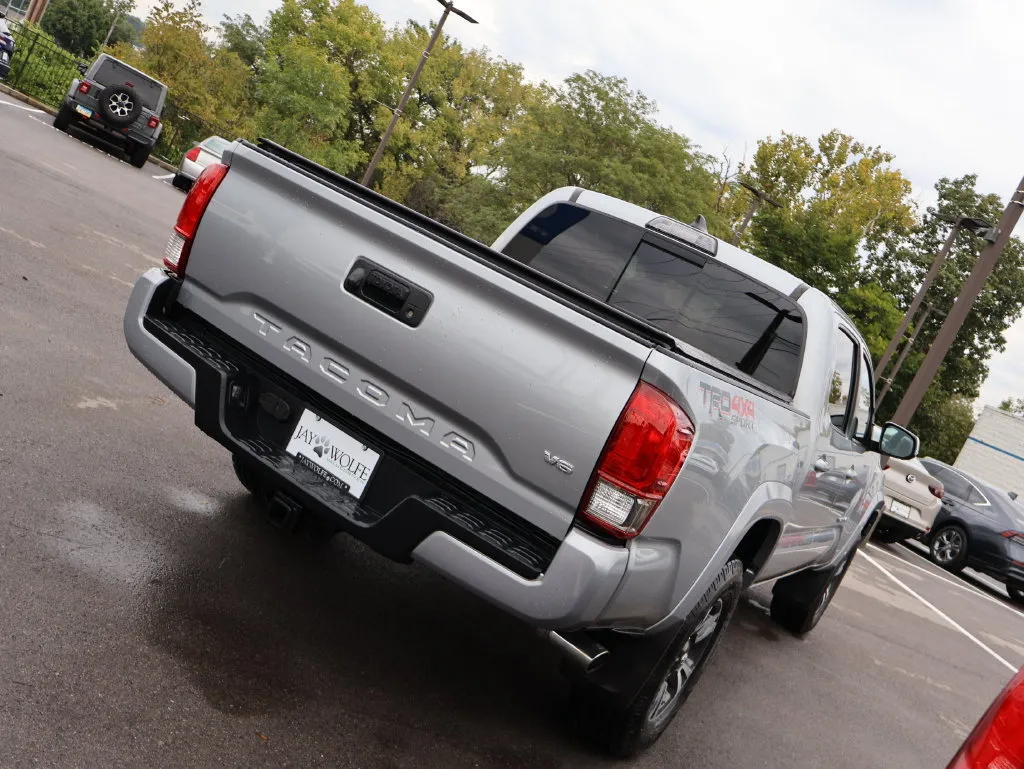 Toyota Tacoma photo 7