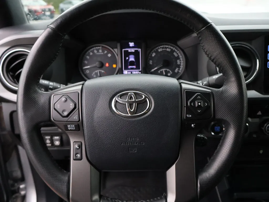 Toyota Tacoma photo 27