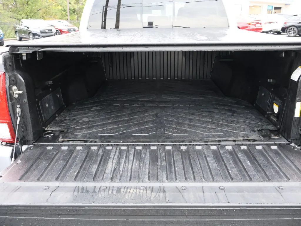 Toyota Tacoma photo 15