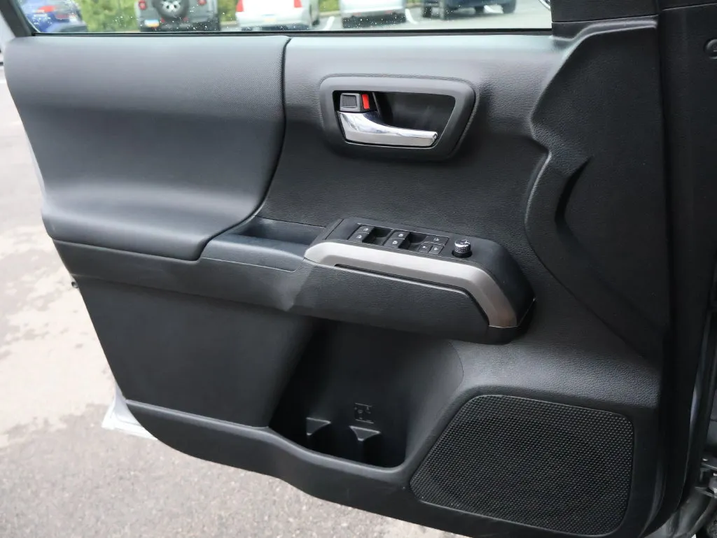 Toyota Tacoma photo 29