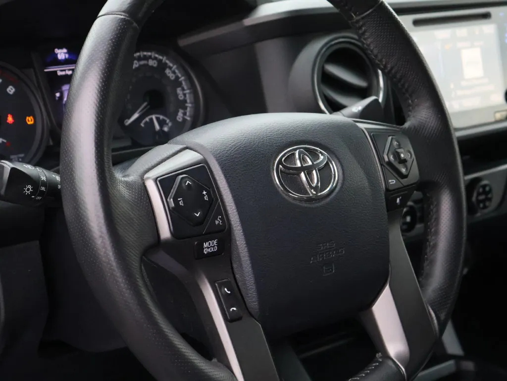 Toyota Tacoma photo 17