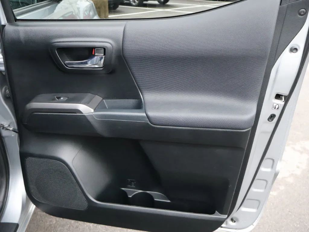 Toyota Tacoma photo 14