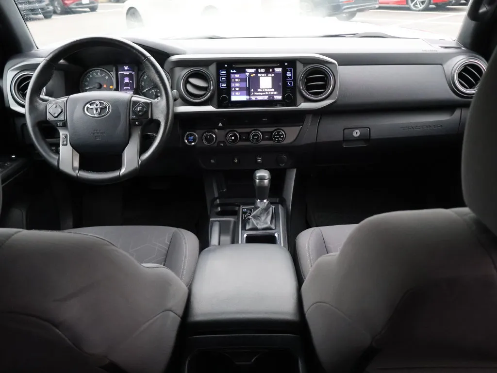 Toyota Tacoma photo 13