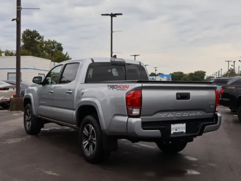 More photos of 2017 Toyota Tacoma TRD Sport at Jay Wolfe Honda, MO