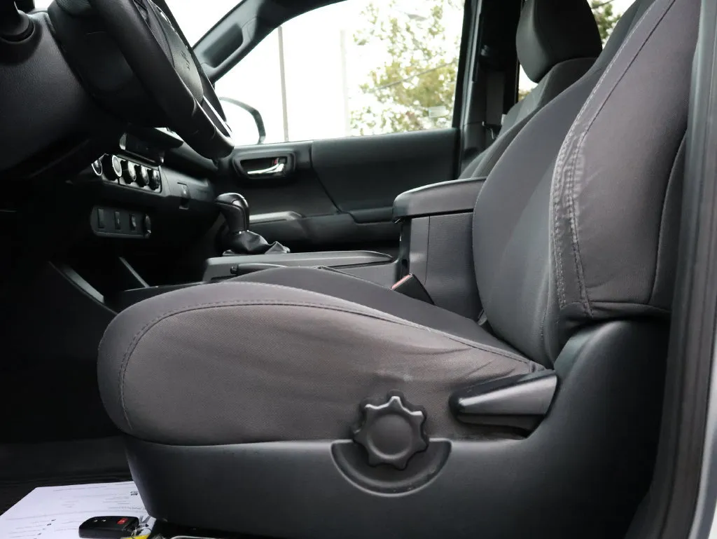 Toyota Tacoma photo 30