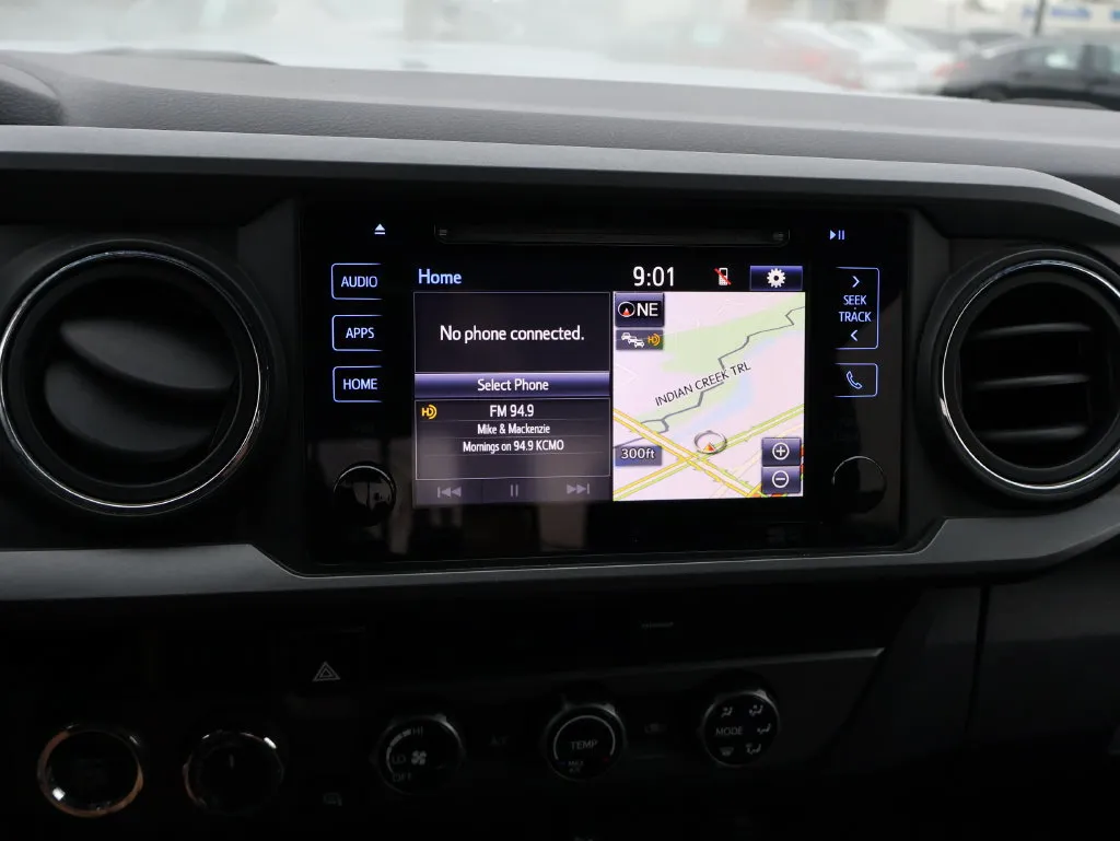 Toyota Tacoma photo 21